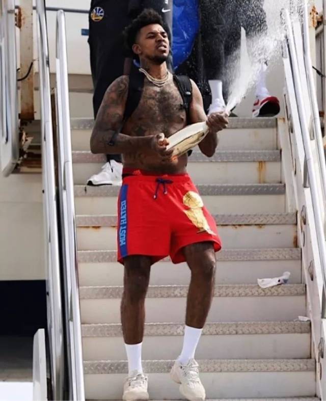 中国U17vs文莱U17：邝兆镭、万项首发，何思凡、金昱成出战（中国U17对阵文莱U17：邝兆镭、万项首发，何思凡、金昱成登场）