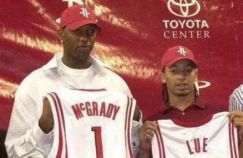 立竿见影，凯恩替补出场30分钟个人戴帽拜仁打进4球（凯恩替补登场仅半小时戴帽，拜仁火力全开轰入四球）