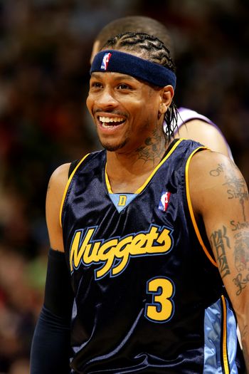 高手在民间！姐妹花脚踩箩筐练习武术，平衡力惊人！（民间卧虎藏龙！姐妹花踩箩筐练武，平衡感逆天）