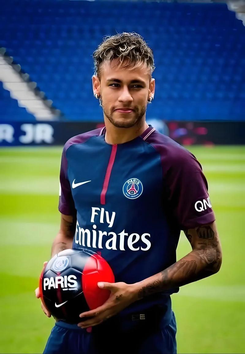 欧冠92年改制后戴帽数前10：梅西、C罗8次第1，姆巴佩5次第4（1992年欧冠改制以来帽子戏法前十：梅西与C罗各8次并列第1，姆巴佩5次第4）