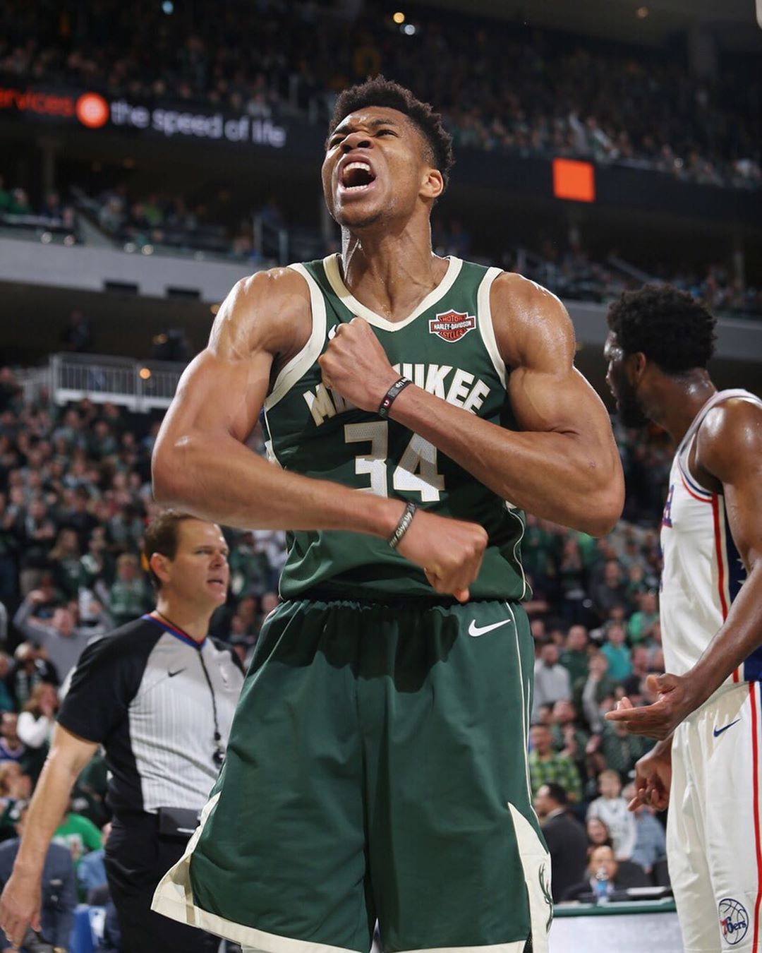 巴萨官方：埃里克-加西亚鼻骨骨折，将佩戴防护面具（巴萨官宣：埃里克-加西亚鼻骨骨折，后续将佩戴防护面具出战）