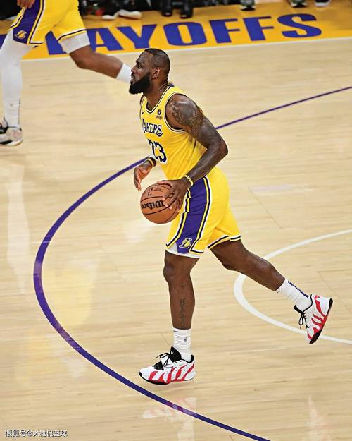 根据目前的情况拜仁明年夏天无意与格雷茨卡续约（从现状看，拜仁明夏不打算与格雷茨卡续约）