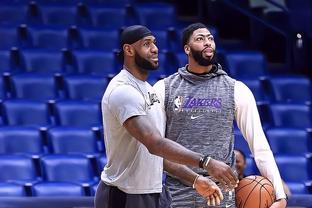 库尔图瓦揭示阿隆索与皇马更衣室的真实关系（库尔图瓦揭秘阿隆索与皇马更衣室相处内幕）