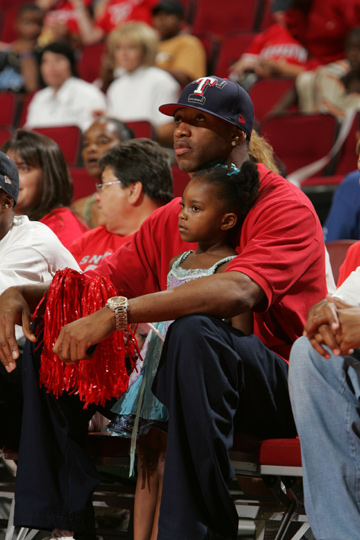 NBA 名人堂球星事迹盘点（NBA名人堂传奇球星风采回顾）