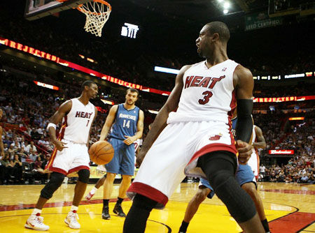 雄鹿vs76人前瞻：字母哥缺阵，76人欲获背靠背连胜（雄鹿战76人前瞻：字母哥缺席，费城冲击背靠背连胜）