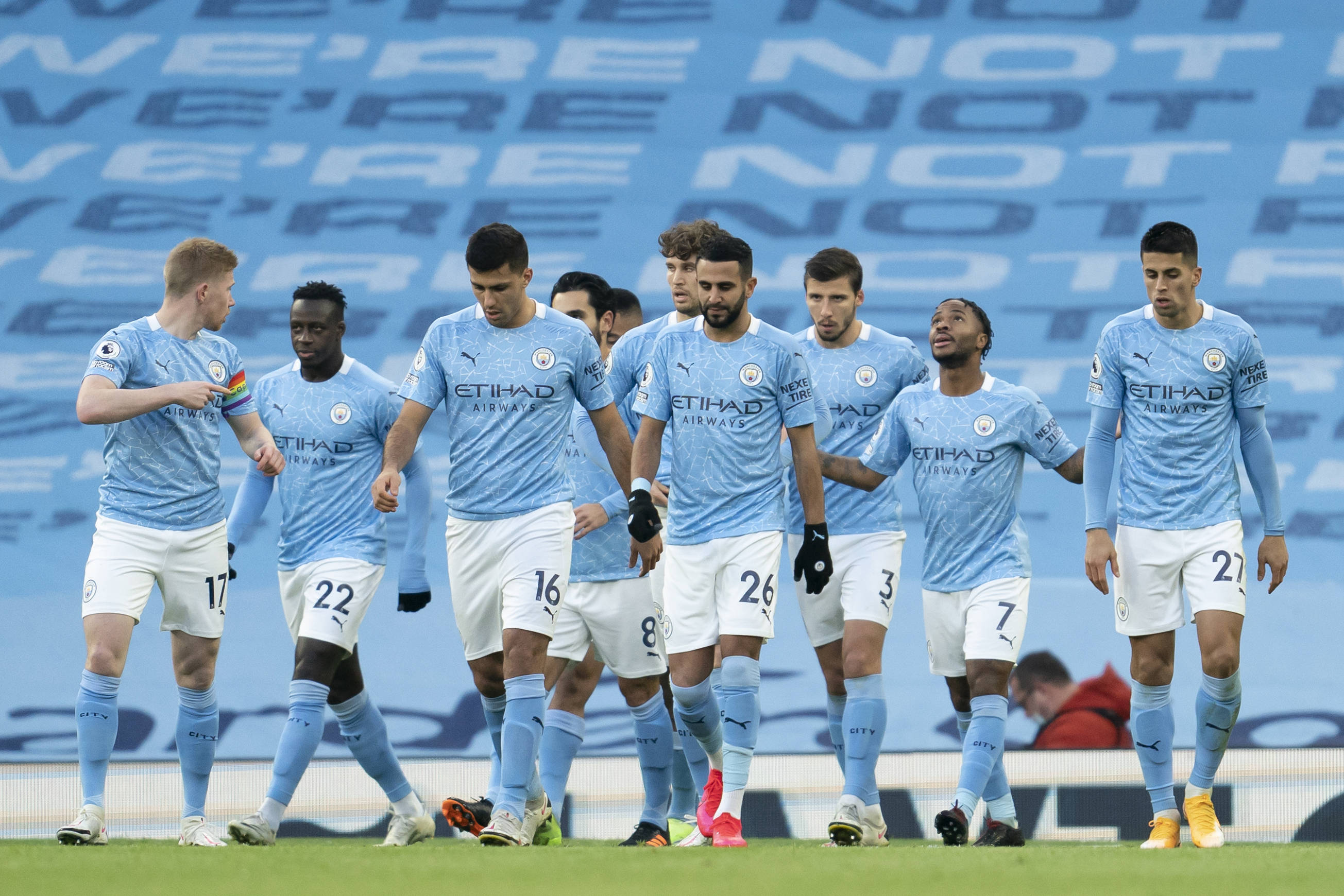 英超焦点战：利物浦主场迎战热刺,（英超重磅对决：利物浦坐镇主场对阵热刺）