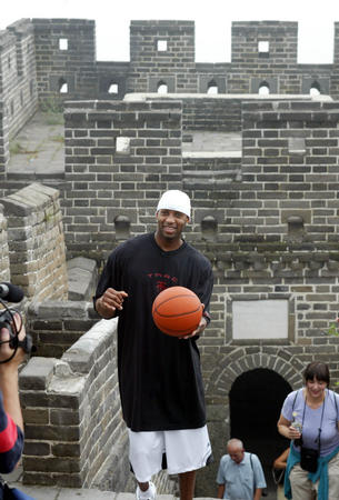 多纳鲁马身价上涨500万至4500万欧，领跑世界门将身价榜（多纳鲁马身价升至4500万欧，较前增500万，登顶全球门将身价榜）