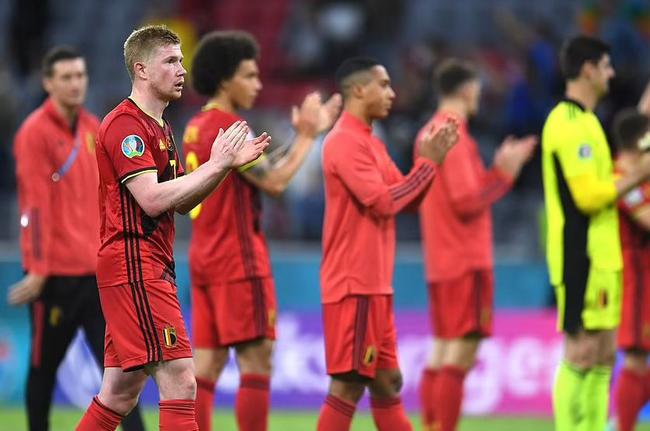 巴萨梅西进球助球队领先皇家社会（梅西破门助巴萨领先皇家社会）