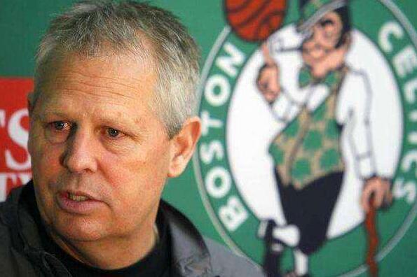 喀麦隆主帅：埃永有潜力为巴萨效力，他和埃托奥的类型不同（喀麦隆主帅：埃永具备加盟巴萨的潜质，与埃托奥风格迥异）