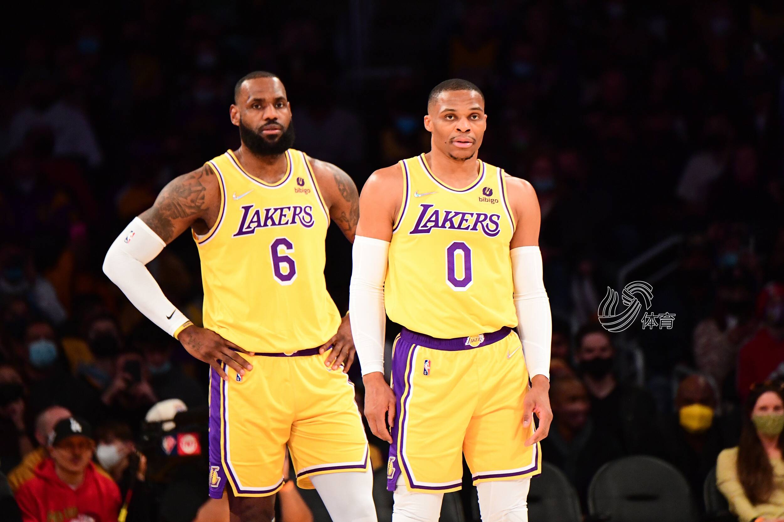 青岛男篮为何输山东？赛后刘维伟一针见血：情绪化，最后不该上他（青岛不敌山东因何所致？刘维伟赛后直言：情绪化作祟，末节不该让他上场）