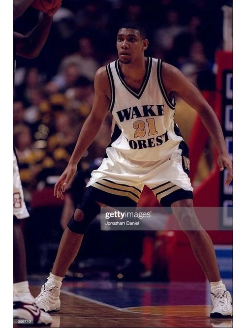 切尔西大胜，恩佐是世界第最佳中场之一这没问题吧。（切尔西大胜，称恩佐为世界顶级中场之一不过分吧）